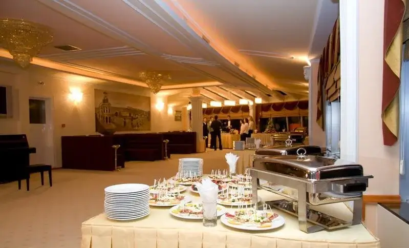 Restaurant and kitchen cleaning 1